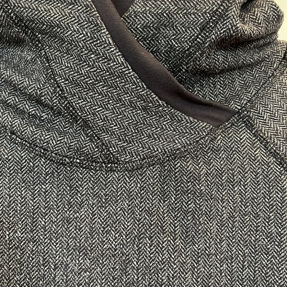 Lululemon Heathered Black/Grey Sweater, Size 6 - Picture 2 of 6